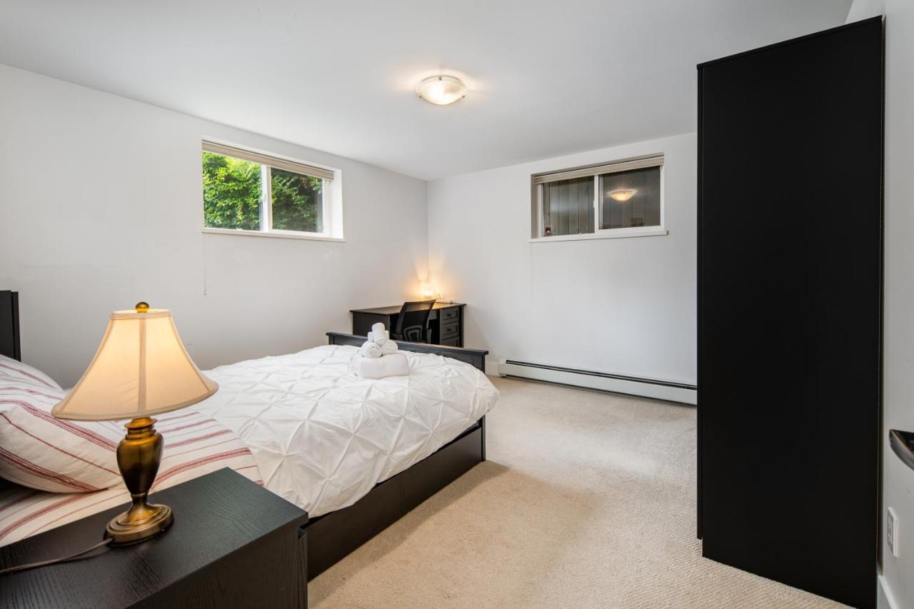 Gorgeous 4 Bedroom Garden Level Suite At Vancouver West & Ubc Bagian luar foto