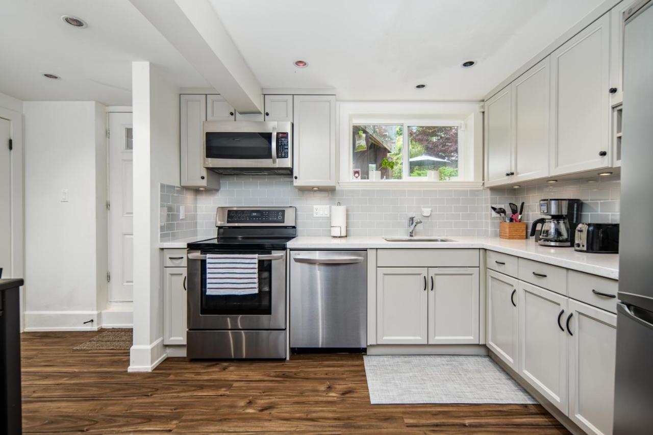Gorgeous 4 Bedroom Garden Level Suite At Vancouver West & Ubc Bagian luar foto