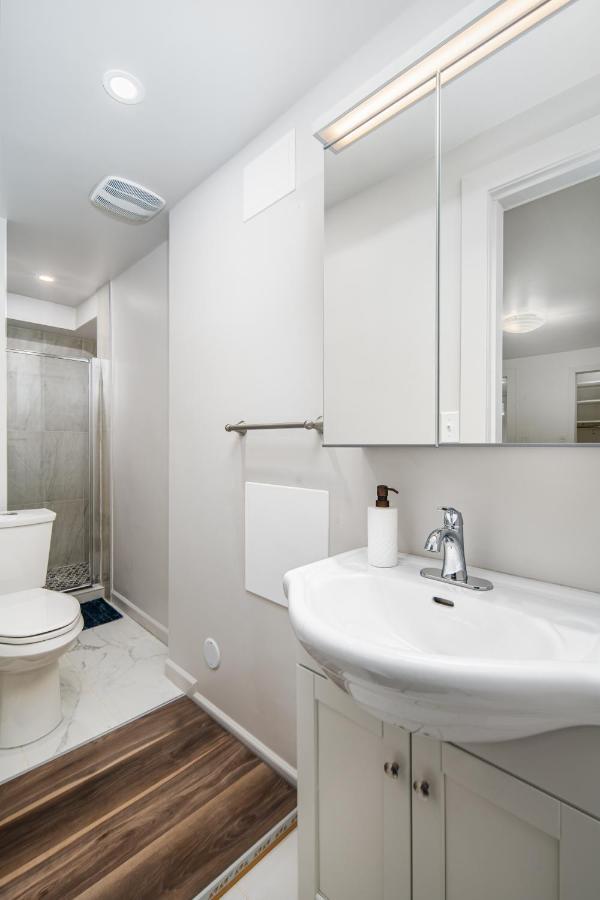 Gorgeous 4 Bedroom Garden Level Suite At Vancouver West & Ubc Bagian luar foto