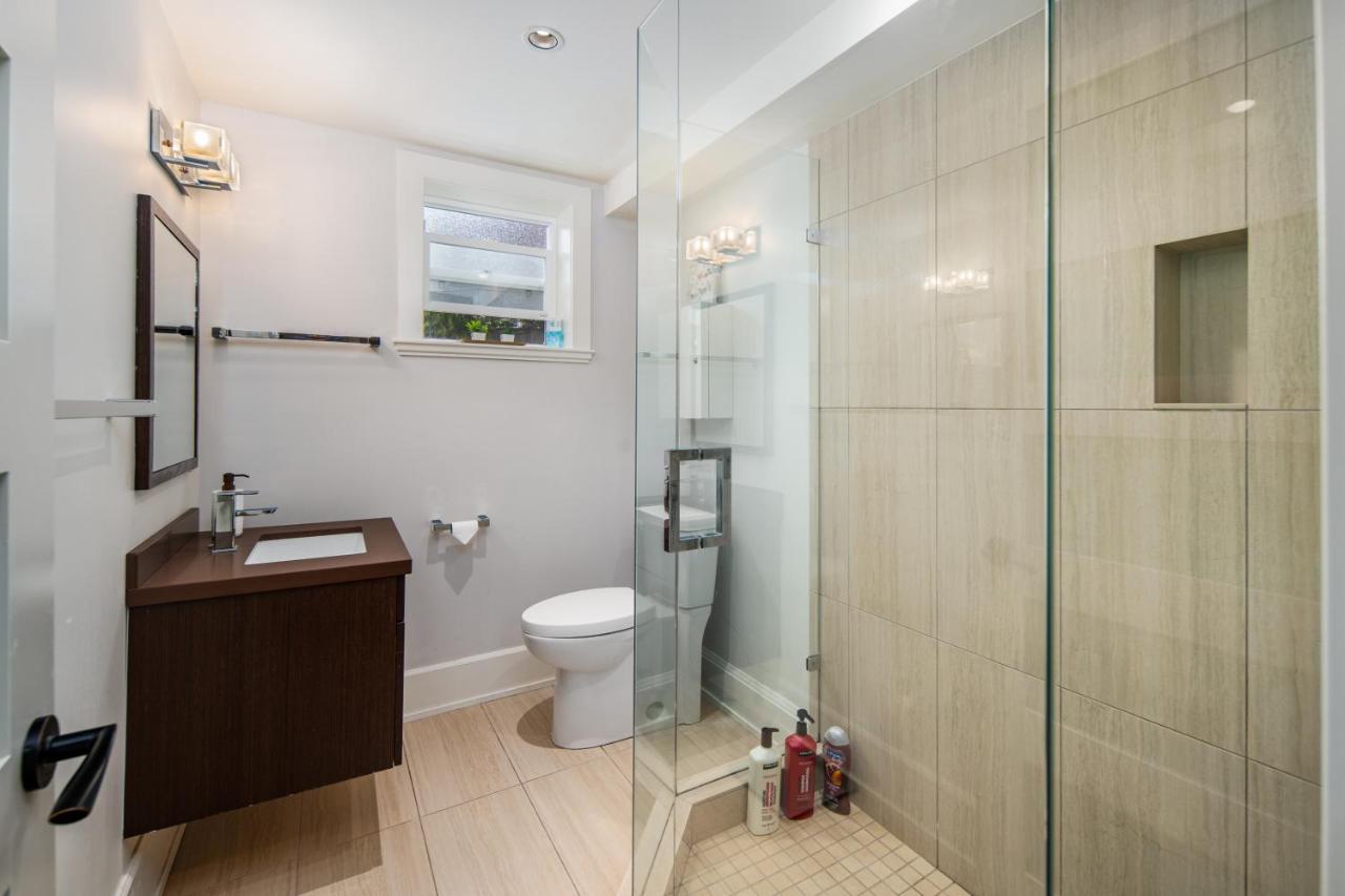 Gorgeous 4 Bedroom Garden Level Suite At Vancouver West & Ubc Bagian luar foto
